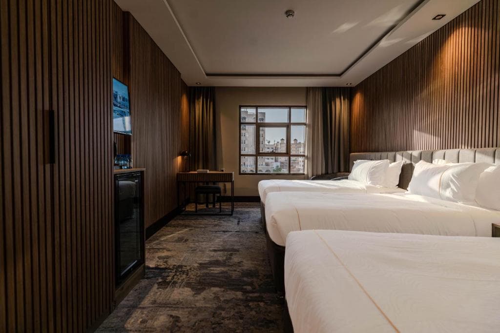 Hill HOTEL 3